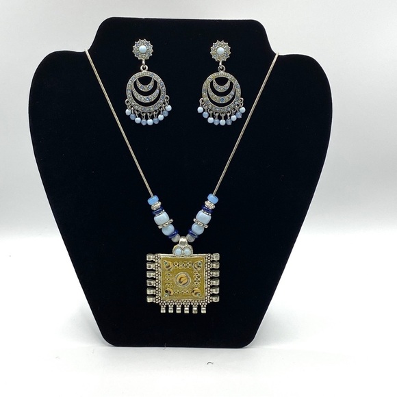 Silvertone Blue Beads With Square Pendant Necklace & Dangle Earrings Set - Picture 1 of 13